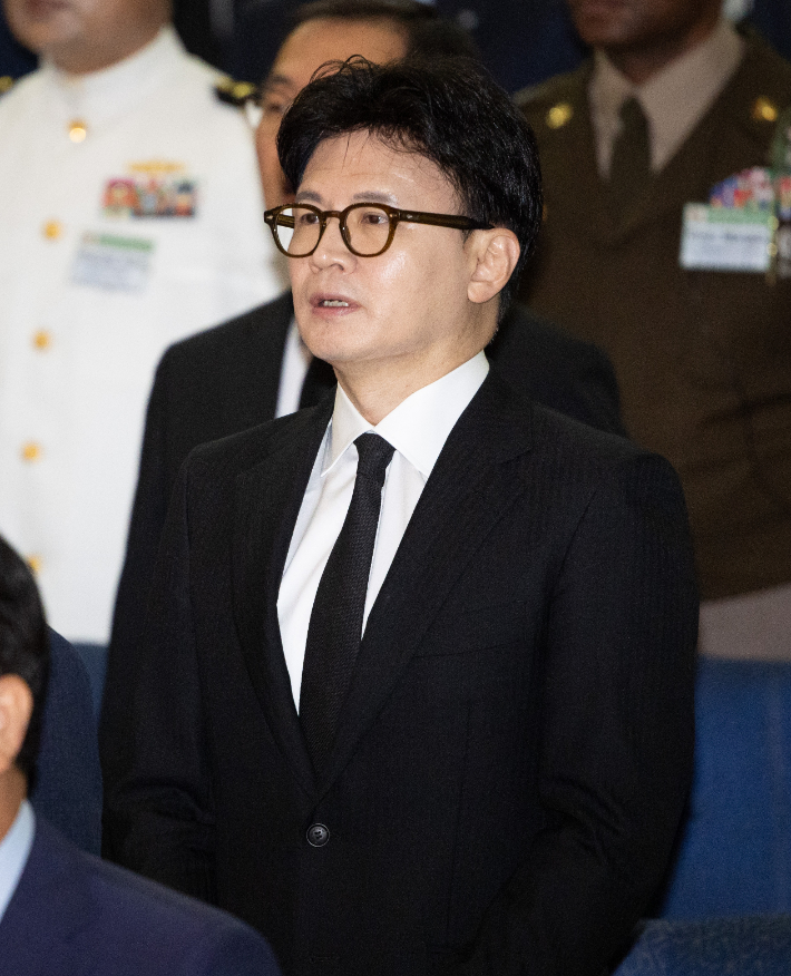 애국가 제창하는 한동훈 전 대표     (평택=연합뉴스) 홍기원 기자 = 한동훈 국민의힘 전 대표가 29일 경기도 평택시 해군 2함대사령부 충무동산에서 열린 '제2연평해전 승전 23주년 기념식'에서 애국가를 제창하고 있다. 2025.06.29 [공동취재]     xanadu@yna.co.kr (끝)   <저작권자(c) 연합뉴스, 무단 전재-재배포, AI 학습 및 활용 금지> 연합뉴스