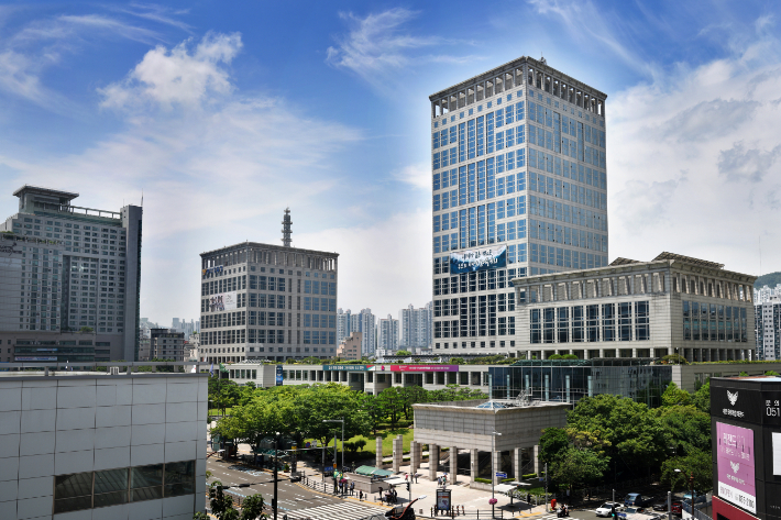 8일 부산시청 대강당에서 '희망 2025 이웃돕기 유공자 포상식'이 열린다.  부산시 제공