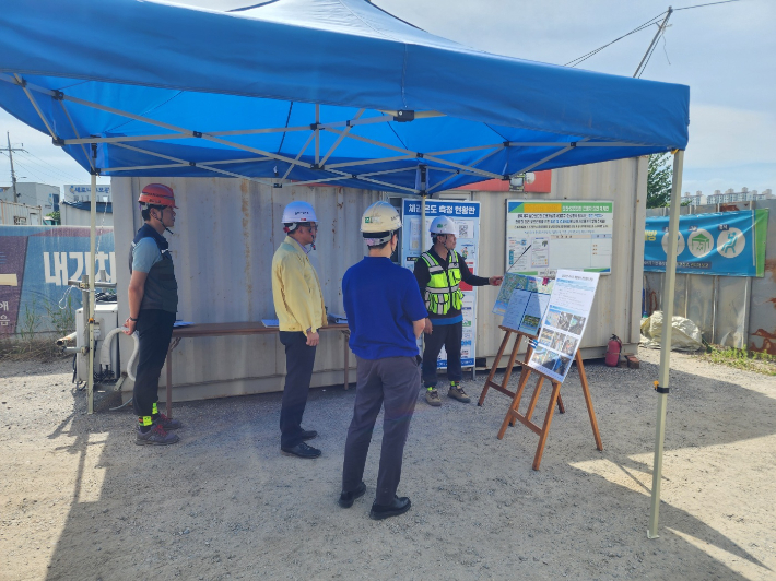 광주광역시 종합건설본부는 여름철 폭염에 따른 온열질환 예방과 건설현장 내 안전사고를 예방하기 위해 오는 8월 31일까지 '폭염대비 특별 안전점검'을 시행한다. 광주시 제공