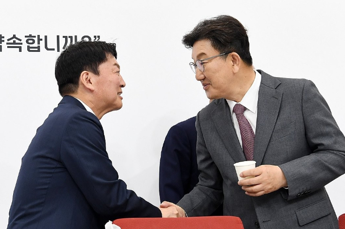 "안철수, 자리 욕심났나?"…저격당한 '쌍권'의 역공