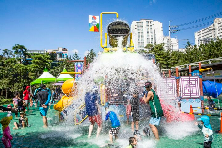 울산 북구는 7월 19일부터 8월 24일까지 공원과 체육시설 등 12곳에 물놀이장을 운영한다. 사진 북구청 제공