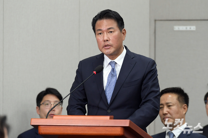 [속보]순직해병특검 "김태효, 직권남용 혐의 피의자 신분"