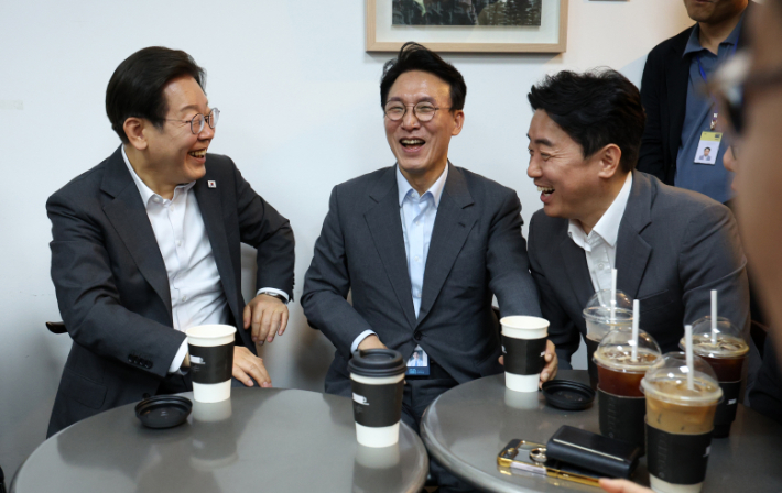 李대통령, 金총리와 직원식당 오찬…출입기자 티타임도