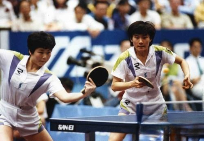 한국 스포츠 사상 첫 남북 단일팀이 구성됐던 1991년 지바 세계탁구선수권대회에서 현정화와 이분희가 경기하는 장면. 연합뉴스