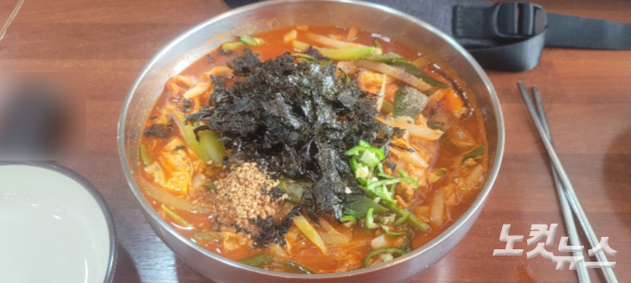 강릉 장칼국수. 전영래 기자