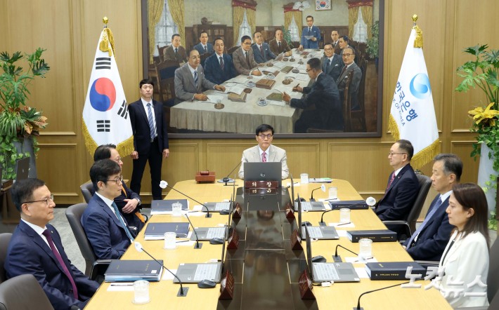 금통위 주재하는 한은 총재