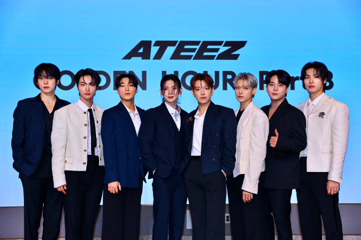 에이티즈 멤버 8인 전원 7년 재계약…글로벌 영향력 '파란불'