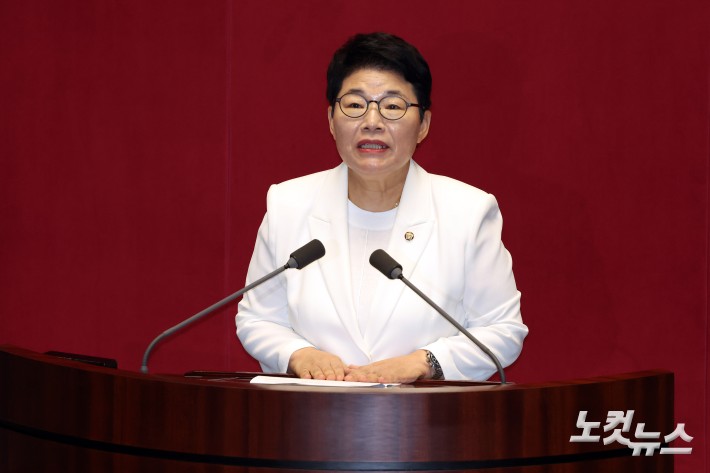 당선인사하는 임이자 기획재정위원장