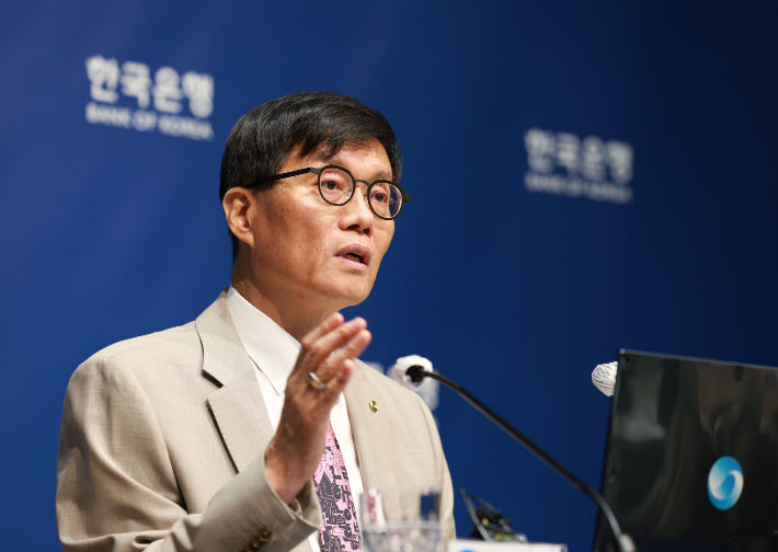 부동산·가계부채 '급한 불 끄기'…10월쯤 금리 인하 전망