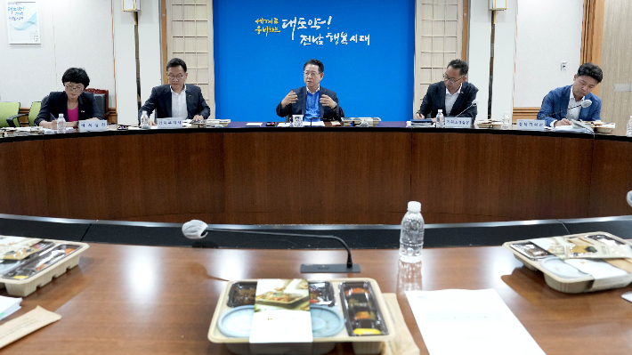 '시간 아끼자'…김영록 지사도 '실국장 도시락회의'