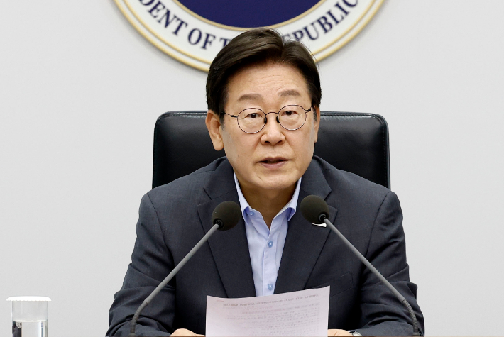 李대통령 "민생회복쿠폰, 휴가철 효과 극대화 대책 마련해야"