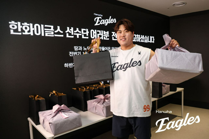 '회장님이 또 쐈다' 한화 전반기 1위에 김승연 회장, 1·2군 및 임직원에 T본 스테이크 선물