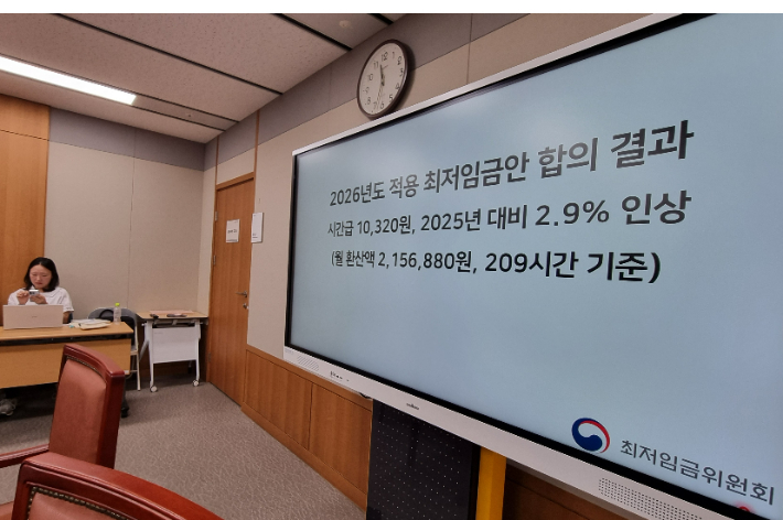 尹정부 첫해보다 낮은 최저임금 인상, 왜일까[노동:판]