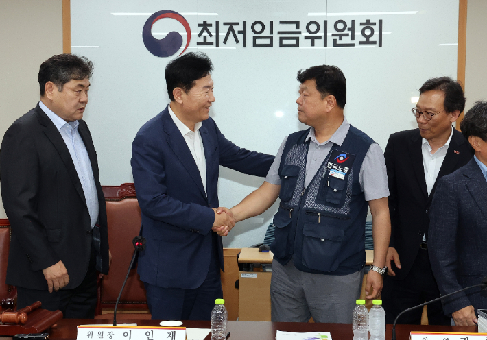 2026년 최저임금 시간당 1만320원…17년만에 합의로 결정. 연합뉴스
