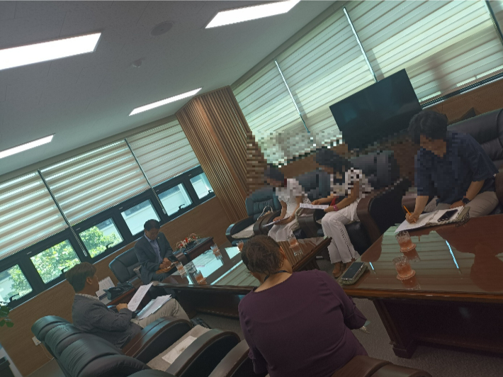 10일 백운밸리발전통합추진위원회가 김학기 의왕시의회 의장과 면담하고 있는 모습. 위원회 측 제공