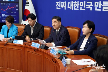 최고위원회의 주재하는 김병기