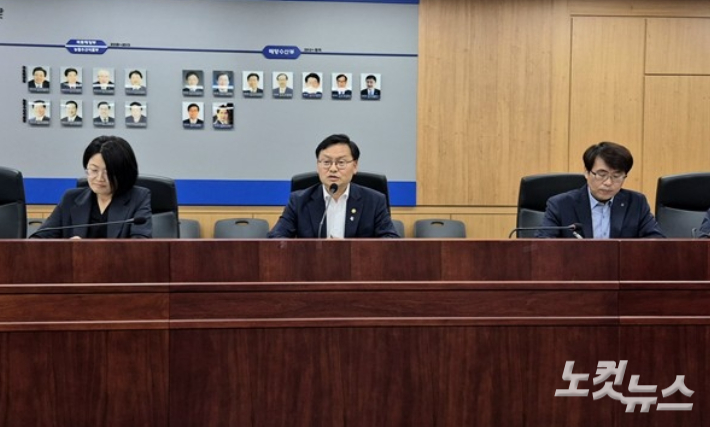 해수부 부산 이전 추진기획단 회의를 주재 중인 김성범 차관. 해수부 제공 