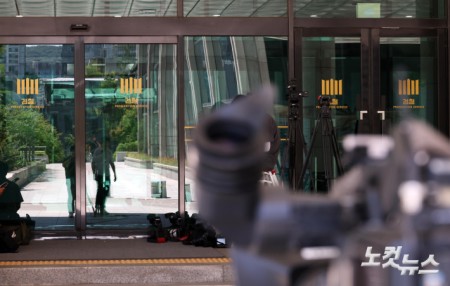 尹, 재구속 후 내란특검 첫 조사 불응