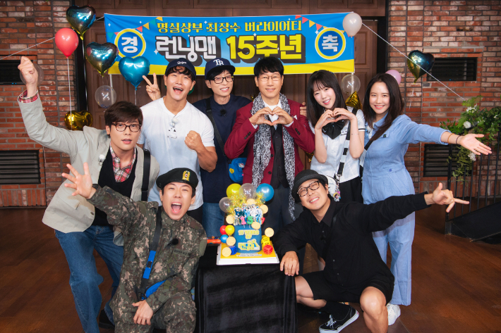 15주년 '런닝맨' 최다 방송 신기록…"예능계 '전원일기' 됐으면"