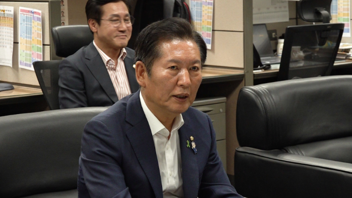 11일 전북도의회 기자실을 찾은 더불어민주당 당대표 후보 정청래 의원. 김현주 크리에이터