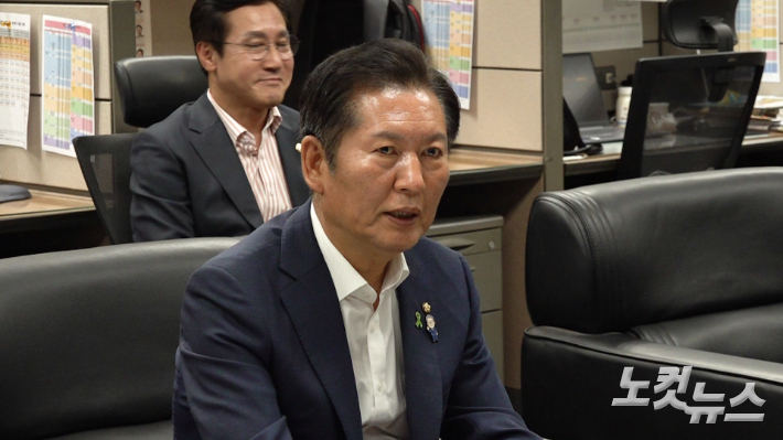 11일 전북도의회 기자실을 찾은 더불어민주당 당대표 후보 정청래 의원. 김현주 크리에이터