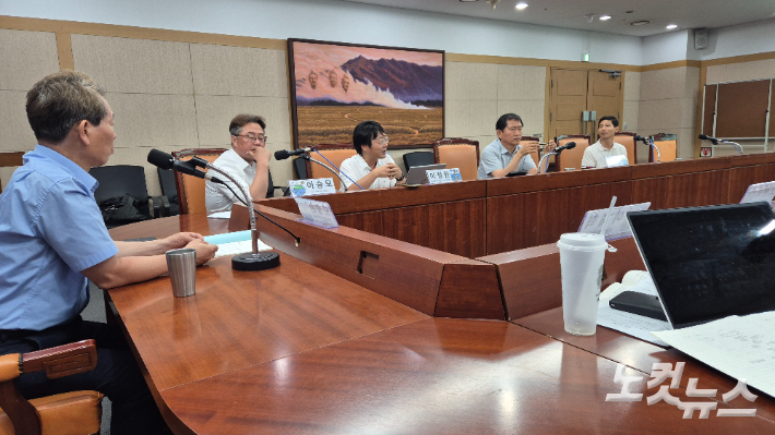 더민주전북혁신회의 등은 11일 오후 2시 전북특별자치도의회 세미나실에서 '새만금위원회 새판짜기 정책토론회'를 열고 새만금위원회의 방향성 등을 논의했다. 심동훈 기자