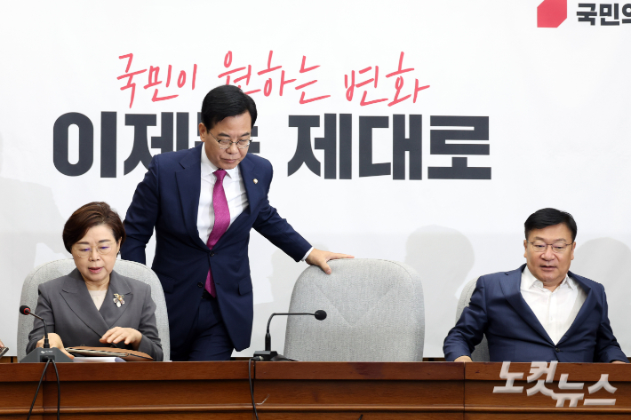 내우외환 국힘, 전대 주자 속속 등판에도…컨벤션효과 '의문'