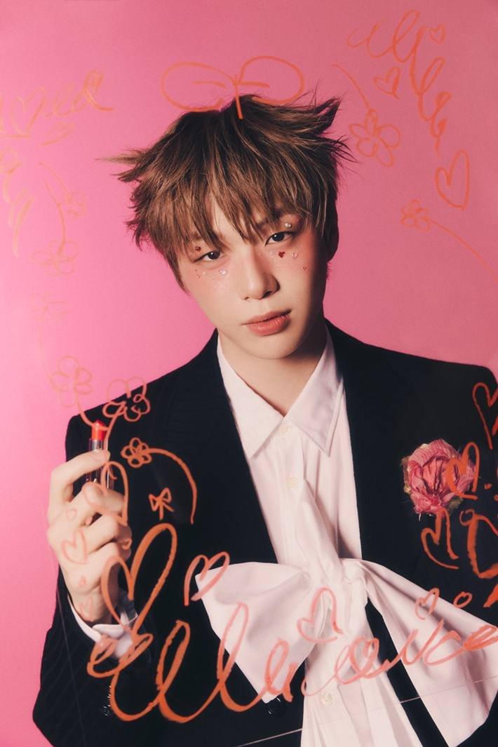 강다니엘이 귀띔한 '글로우 투 헤이즈'의 이스터 에그[EN:박싱]