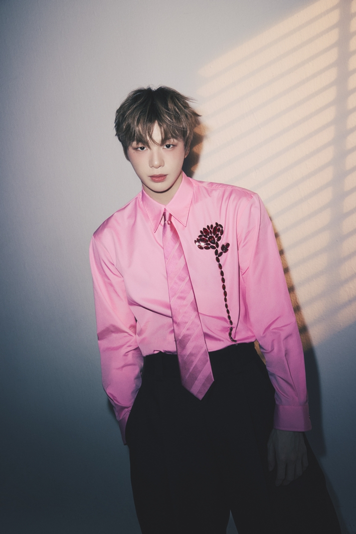 강다니엘 '에피소드' MV에는 왜 회중시계가 나올까[EN:박싱]