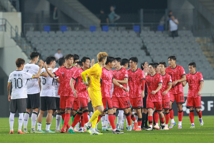 4426명, 5521명…한일전은 3만5천 관중석 얼마나 찰까