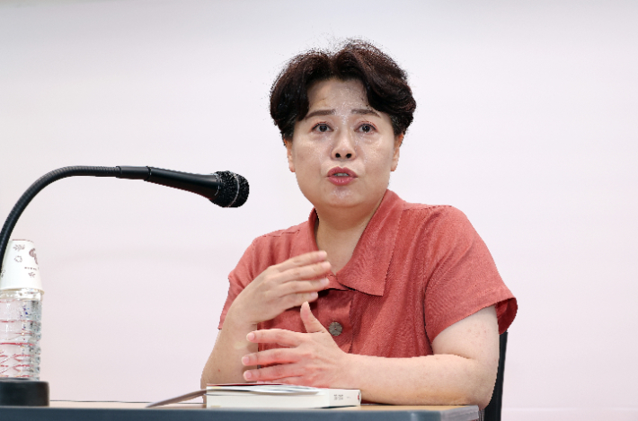'사과 촉구'가 인적 쇄신? 보폭 좁힌 윤희숙 혁신위