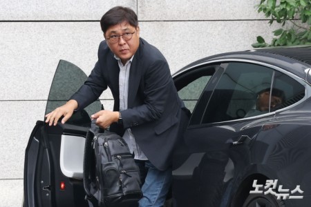 최휘영 문체부 장관 후보자, 청문회 준비 사무실 출근