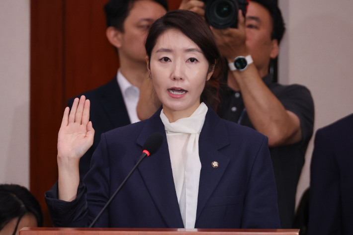 [속보]강선우 "상처 받았을 보좌진들께 심심한 사과"