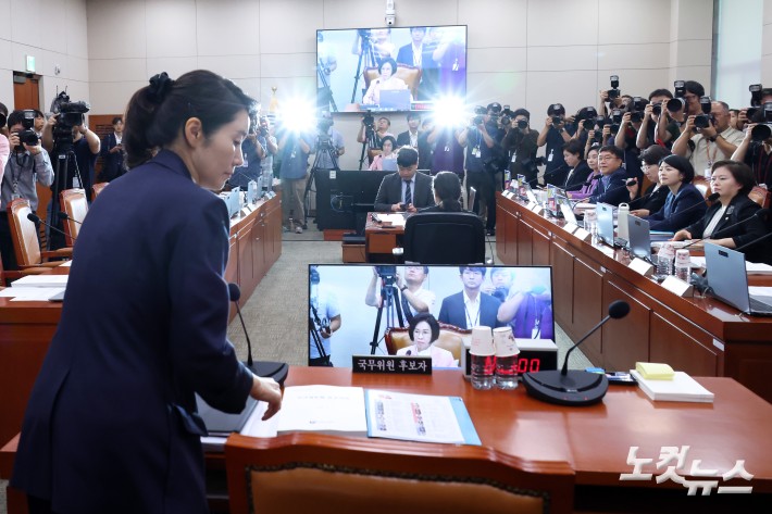 강선우 여성가족부 장관 후보자가 14일 서울 여의도 국회 여성가족위원회에서 열린 인사청문회에 출석하고 있다.