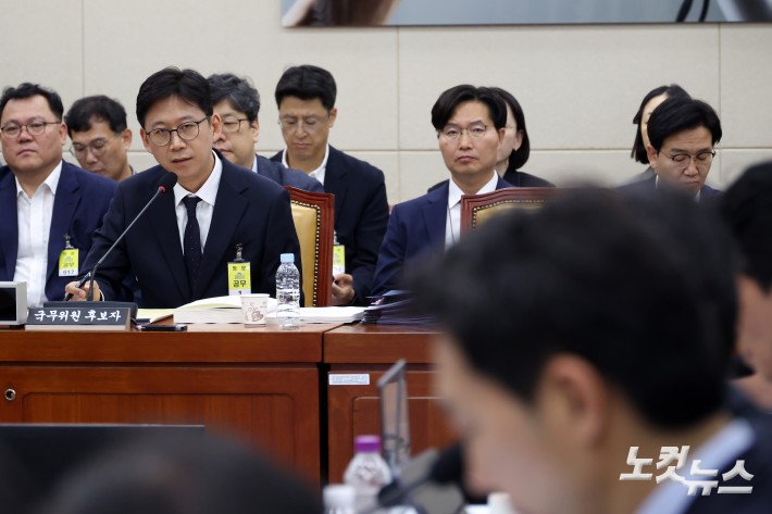 배경훈 과학기술정보통신부 장관 후보자가 14일 서울 여의도 국회 과학기술정보방송통신위원회에서 열린 인사청문회에서 의원 질의에 답변을 하고 있다.