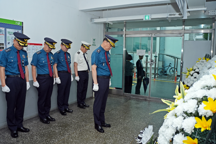 '오송참사 2주기' 김학관 충북경찰청장, 시민분향소 참배