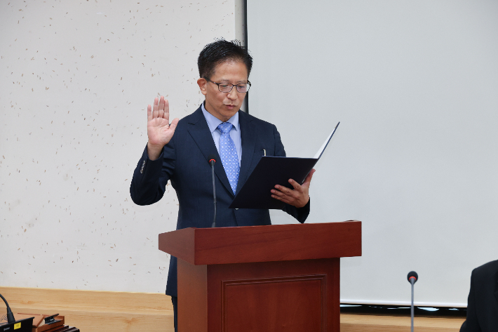 인사청문회에 출석한 김철환 창원시설공단 이사장 임용후보자. 창원시의회 제공 