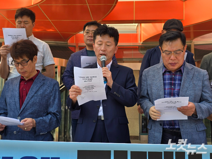 우측부터 고영우 순천시 소상공인연합회장, 이성수 진보당 위원장. 고영호 기자