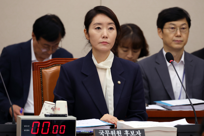 강선우 여성가족부 장관 후보자가 14일 서울 여의도 국회 여성가족위원회에서 열린 인사청문회에 출석하고 있다. 윤창원 기자