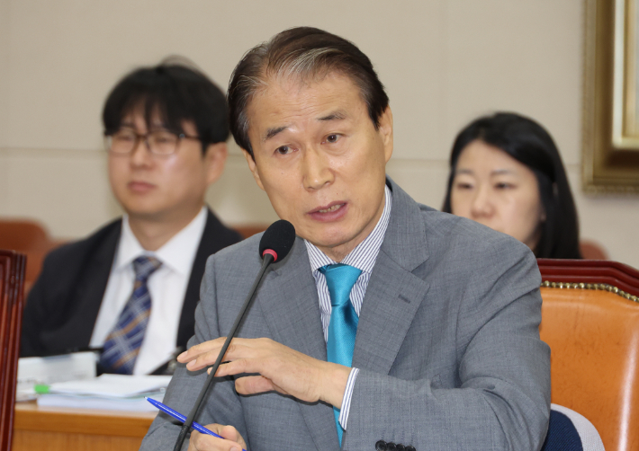 野이양수 "꿀 빠는 인생"에…권오을 "그렇게 생각하시는구나"