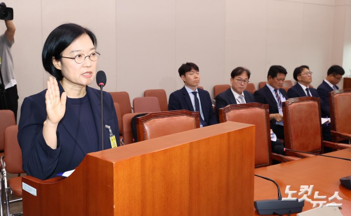 선서하는 중기부 장관 후보자