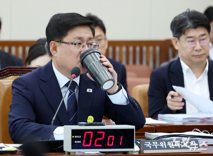 텀블러 사용하는 환경부 장관 후보자