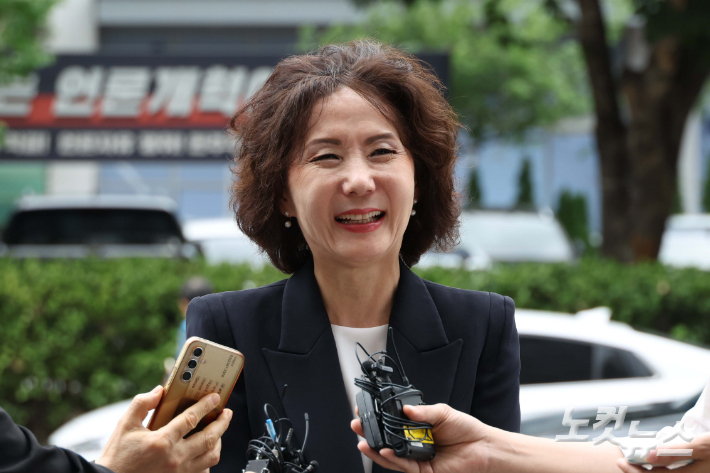 與도 '갸웃'하는 이진숙…野는 청문 화력 집중