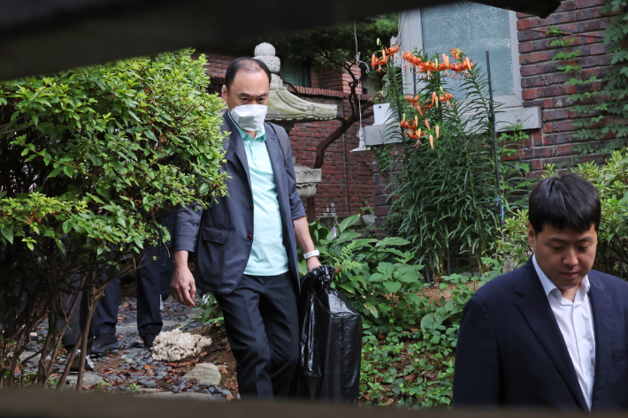 김건희 특검, 檢 놓친 건진법사 법당 '비밀 지하'도 압수수색