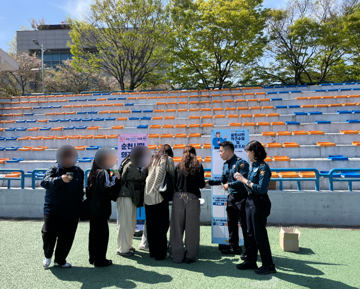 치안설문조사 현장. 순천경찰서 제공 