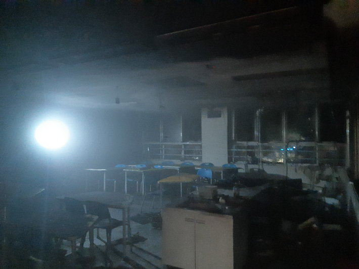 15일 부산 해운대구의 한 중학교 2층 과학실에서 불이 나 20분 만에 꺼졌다. 부산소방재난본부 제공 