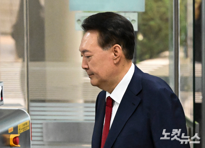 내란특검, 尹 강제구인 3차 시도…"오후 2시까지 인치"