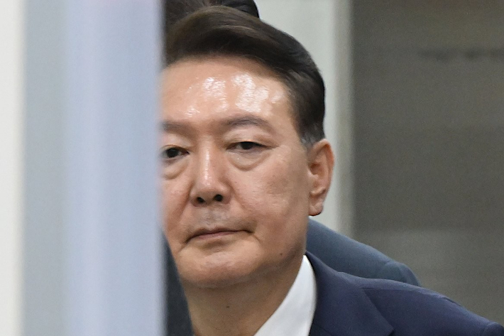 [속보]내란특검 "尹 기소 때까지 가족·변호인 제외 접견금지 결정"