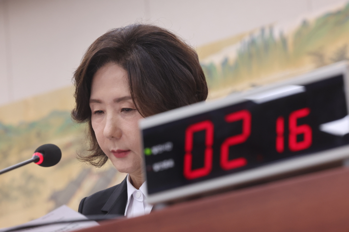 [속보]이진숙, 자녀 불법유학-표절논란에 "진심으로 사죄"
