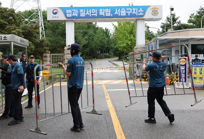 서울구치소, 내란 특검에 "尹 강제구인 위한 인력 보내달라"